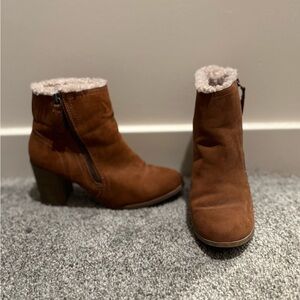 Brown Ankle Boots with Faux Fur Lining